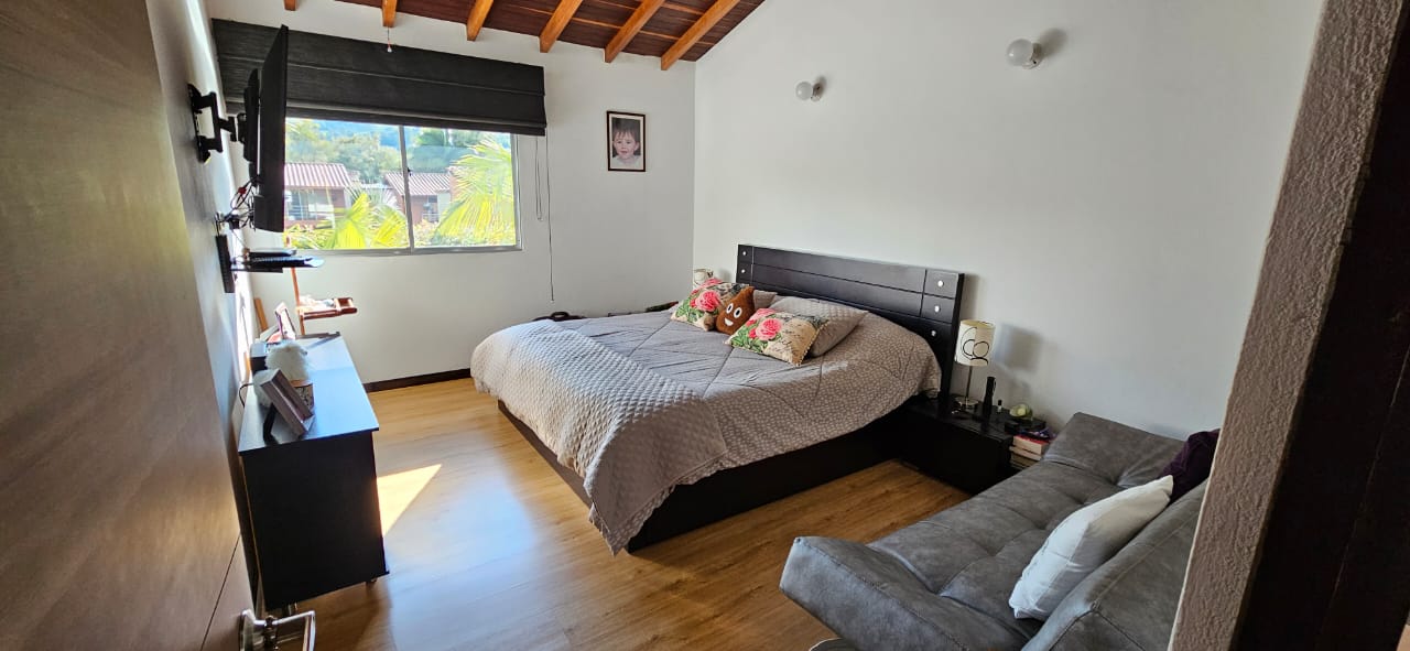 Venta de casa en El Retiro sector Pantanillo