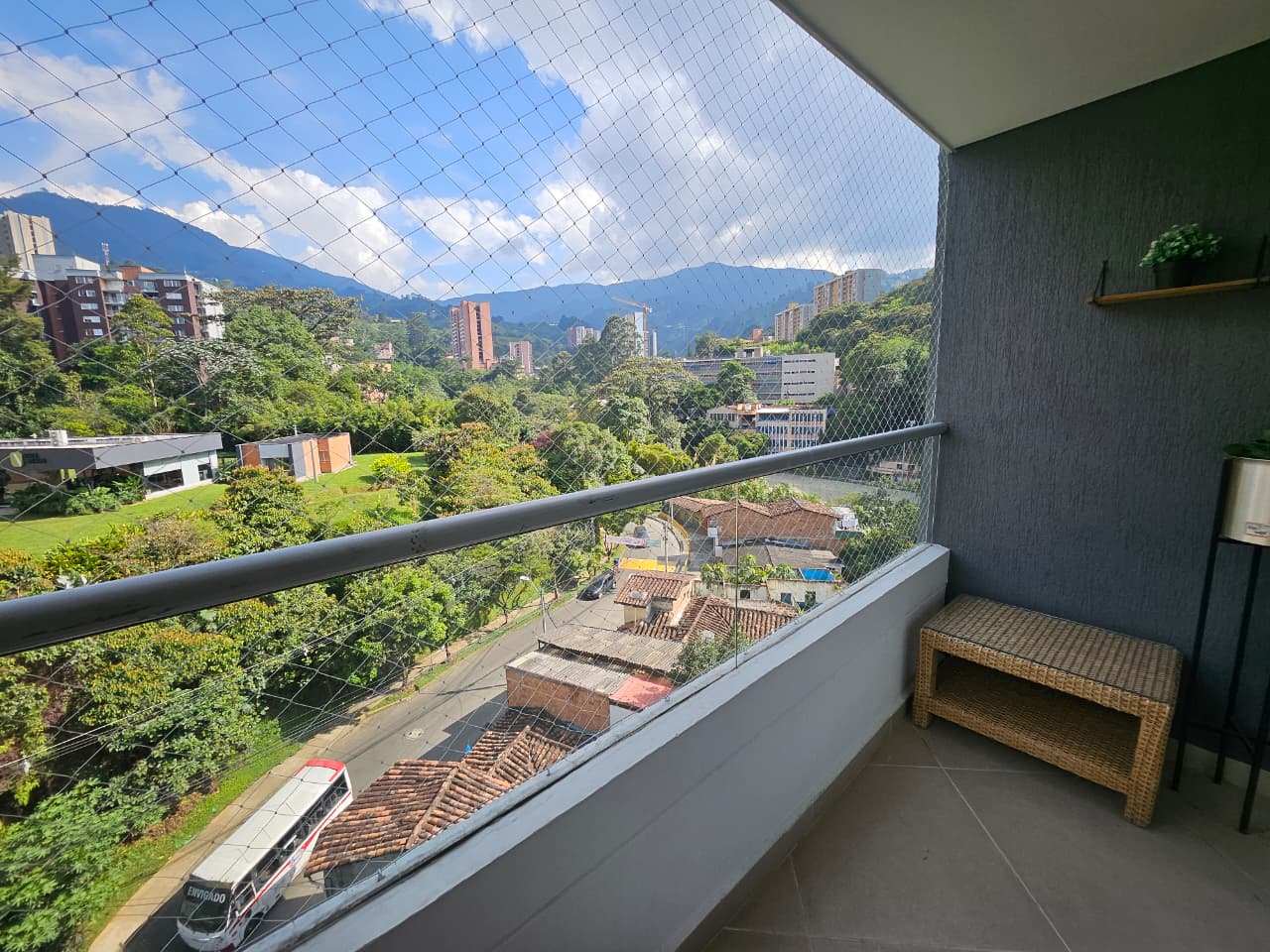 Apartamento amoblado para la venta en Camino Verde Envigado