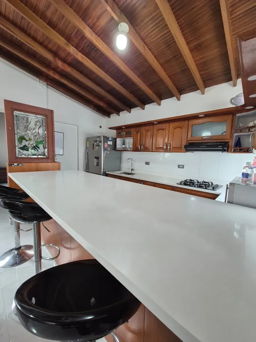 Casa para venta en Medellín laureles 2 piso con parqueadero