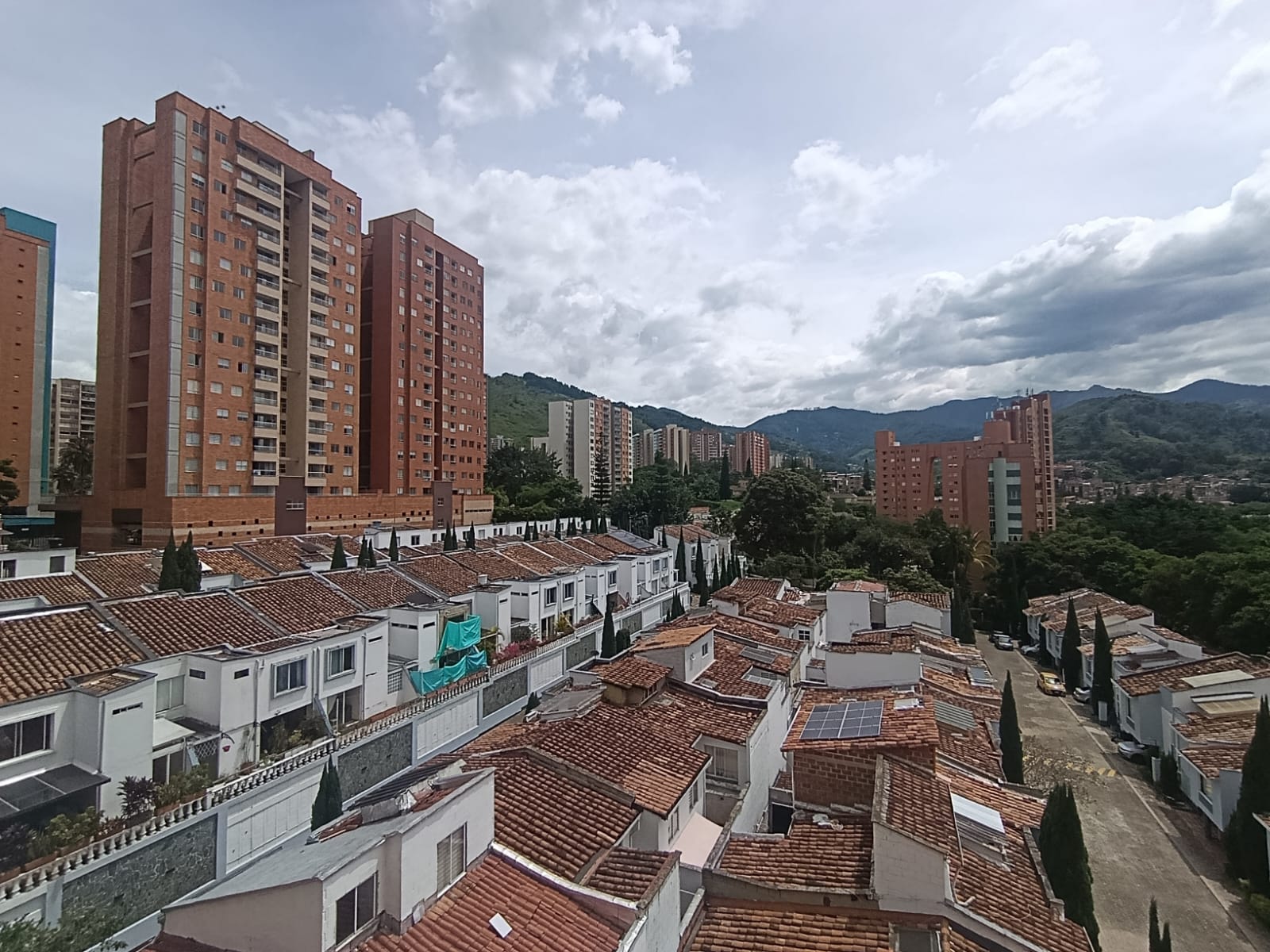 Apartamento Dúplex  en Arriendo Loma de los Bernal