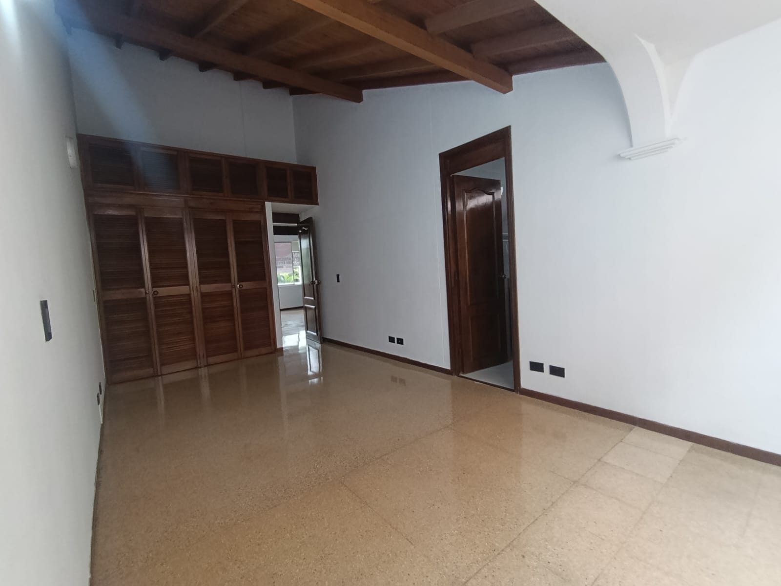 Casa para Arriendo  en Loma de los Bernal Medellín