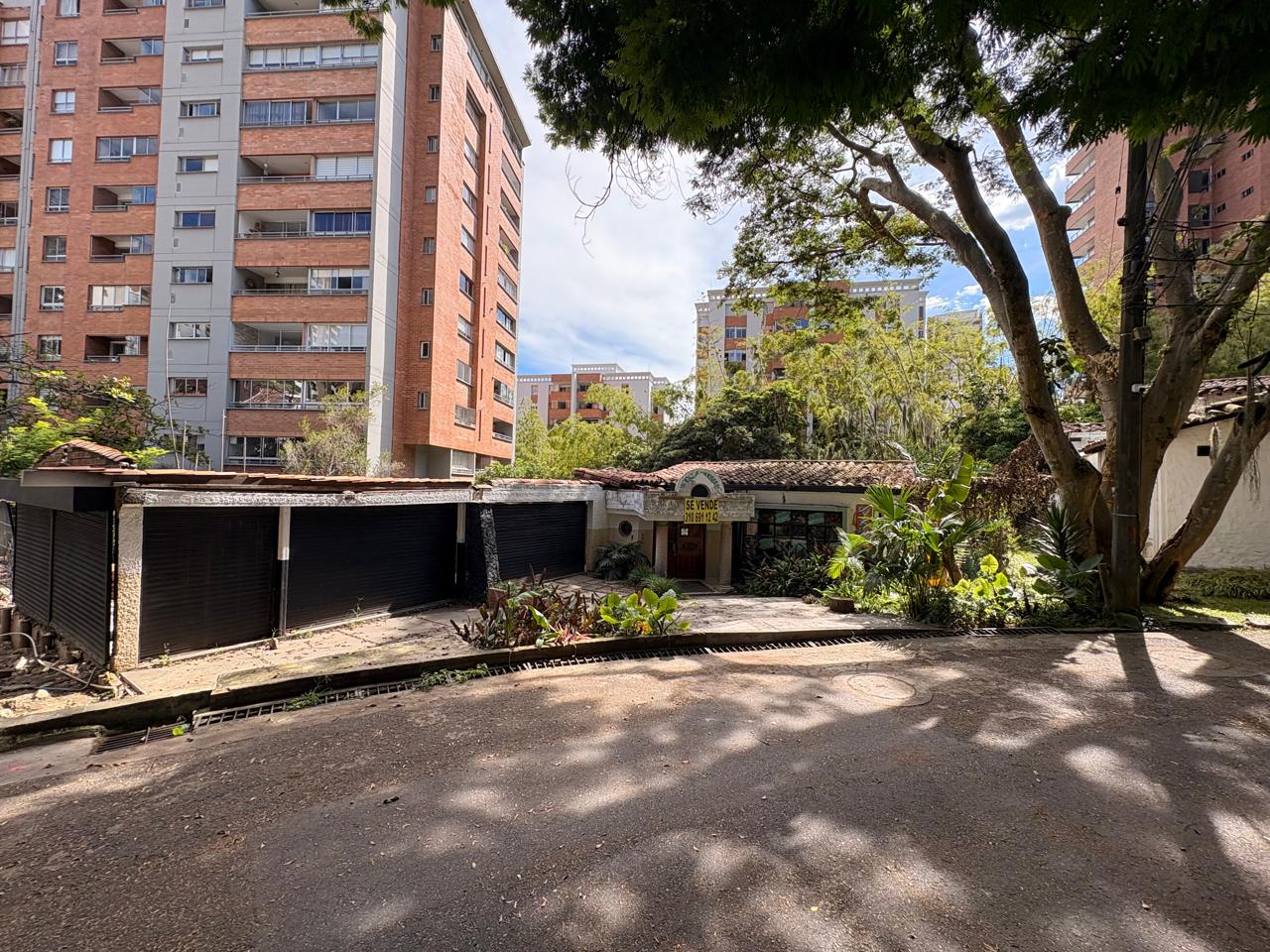 Casa Lote para venta en Poblado  Castropol