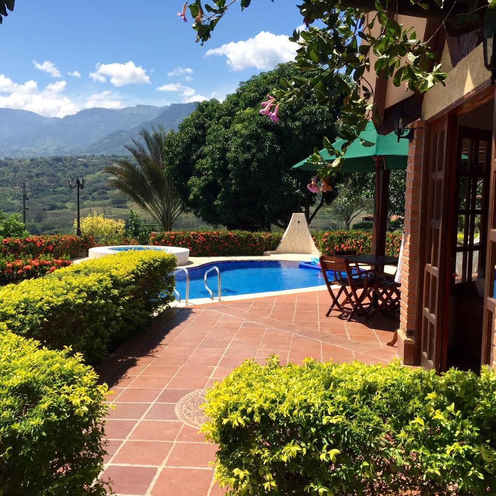 SE VENDE FINCA EN LA PINTADA  (ANTIOQUIA)