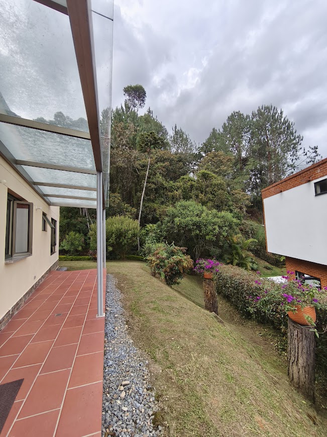 Venta de casa en El Retiro Sector Martin Pescador