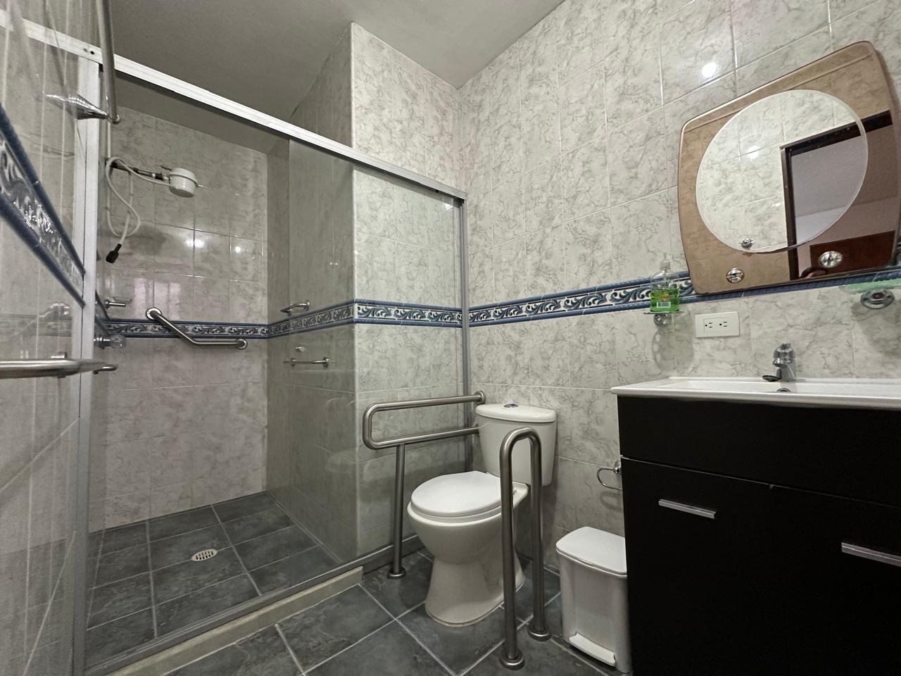 Casa Bifamiliar para la Venta en el Barrio: Laureles, Medellín.