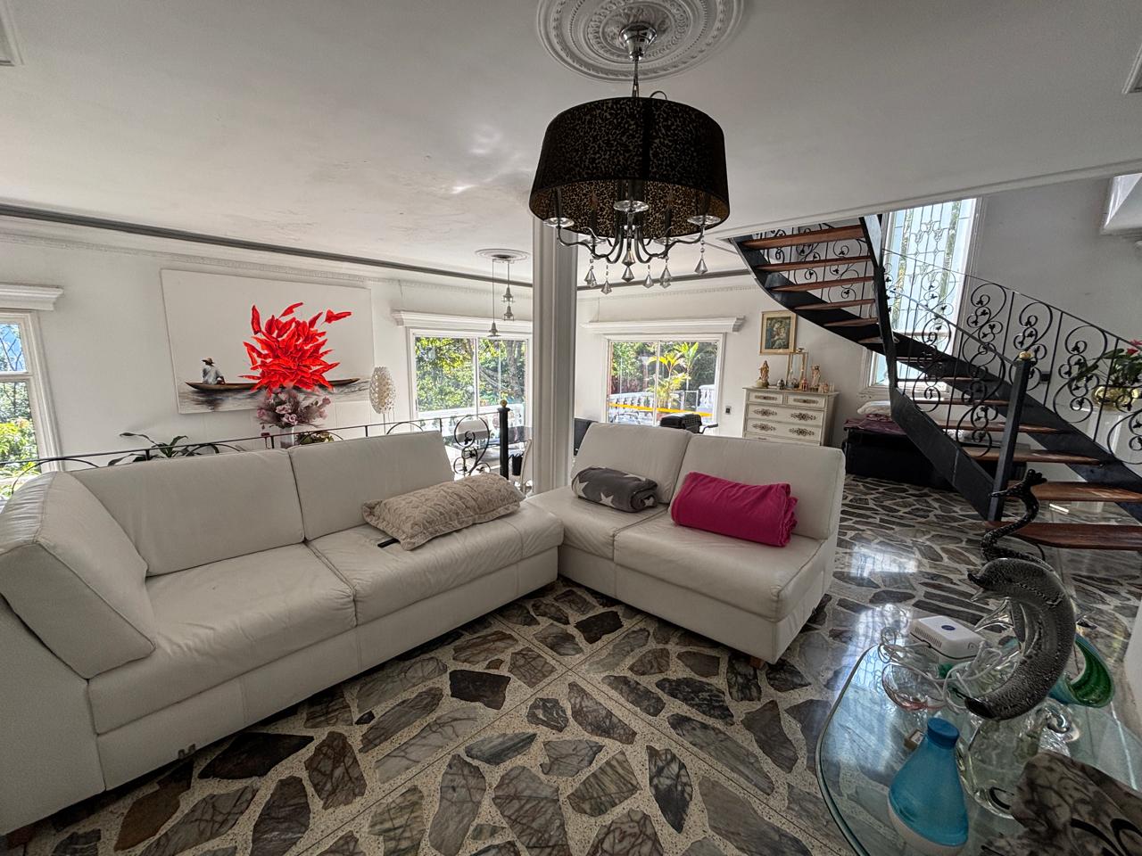 CASA LUJOSA PARA ARRIENDO AMOBLADA EN POBLADO, LAS PALMAS