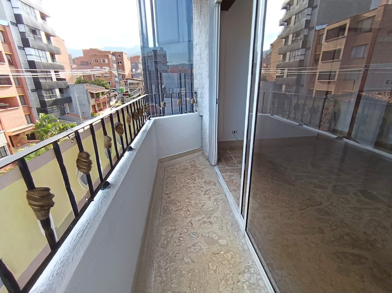 Apartamento para venta en Medellín la castellana laureles