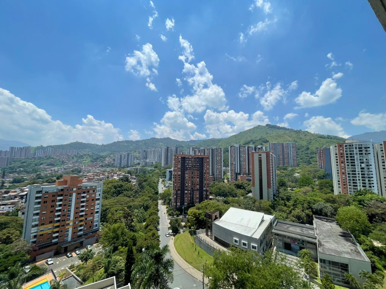 Apartamento en venta en la Loma de los Bernal