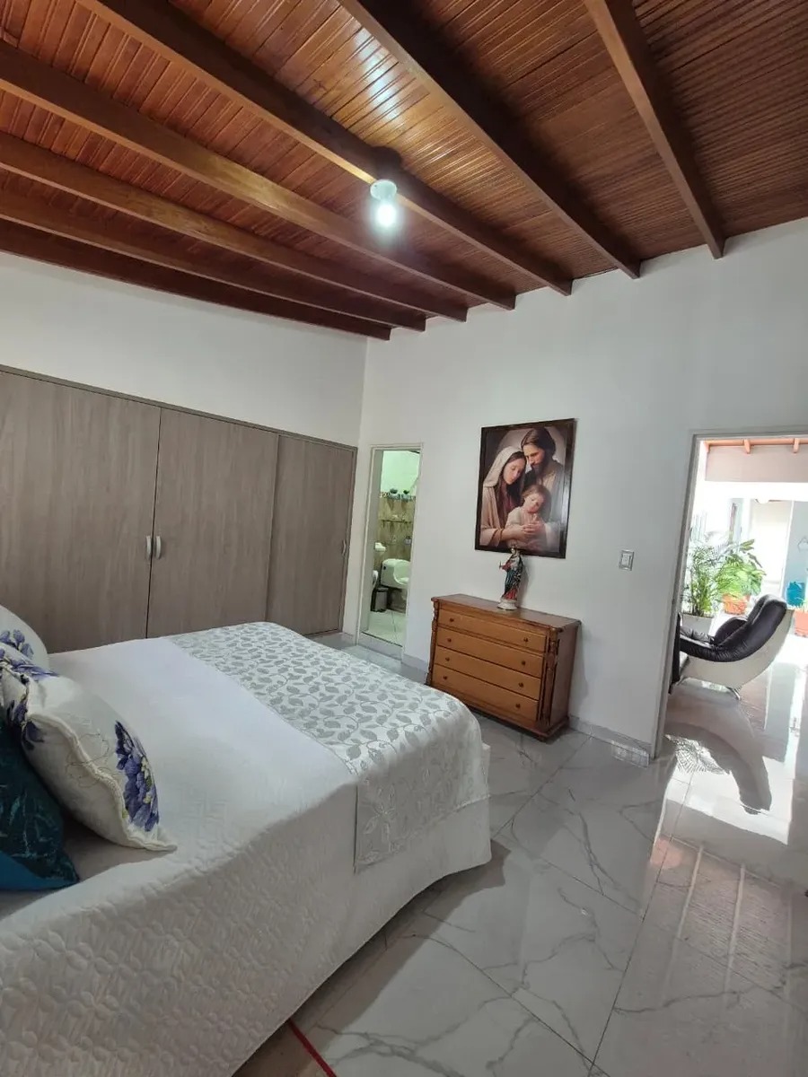 Casa para venta en Medellín laureles 2 piso con parqueadero