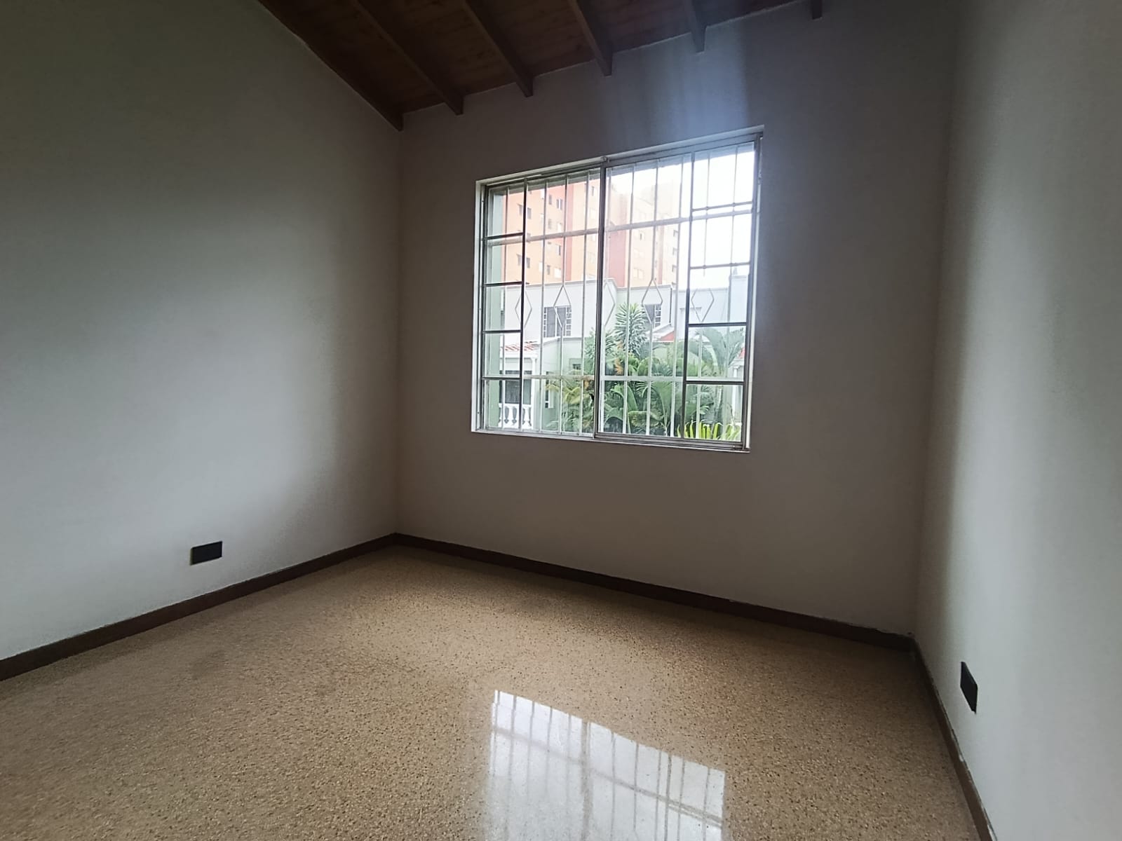 Casa para Arriendo  en Loma de los Bernal Medellín