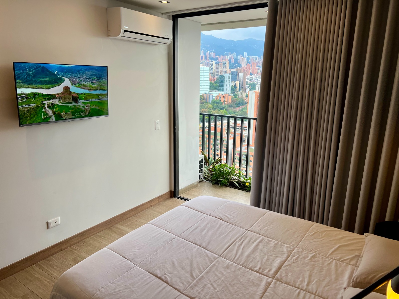 Apartamento amoblado para arriendo en Ciudad del Río El Poblado