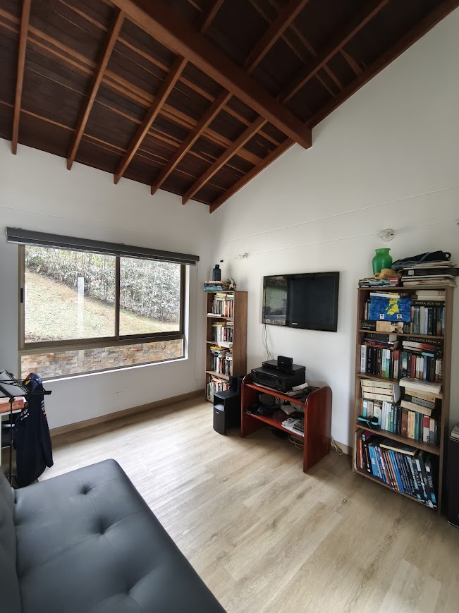 Venta de casa en El Retiro Sector Martin Pescador