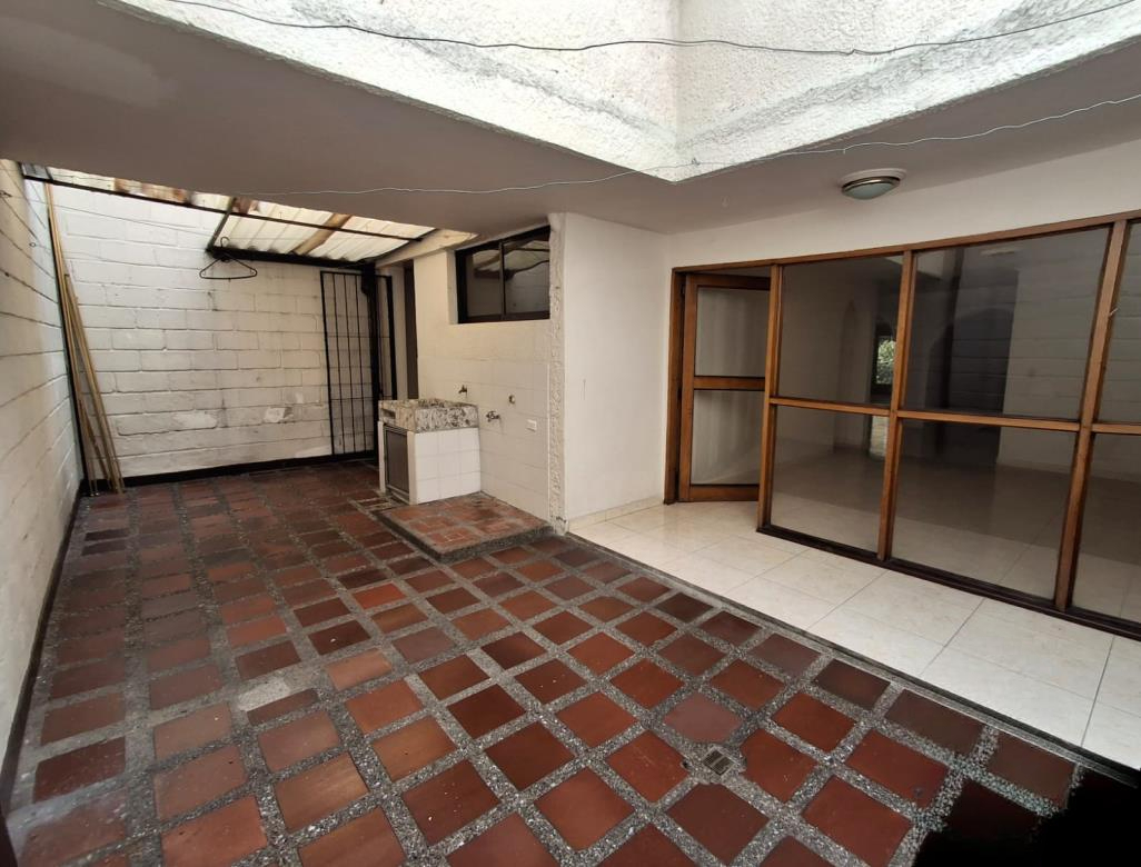 CASA PARA VENTA EN SANTA MONICA LAURELES, MEDELLIN