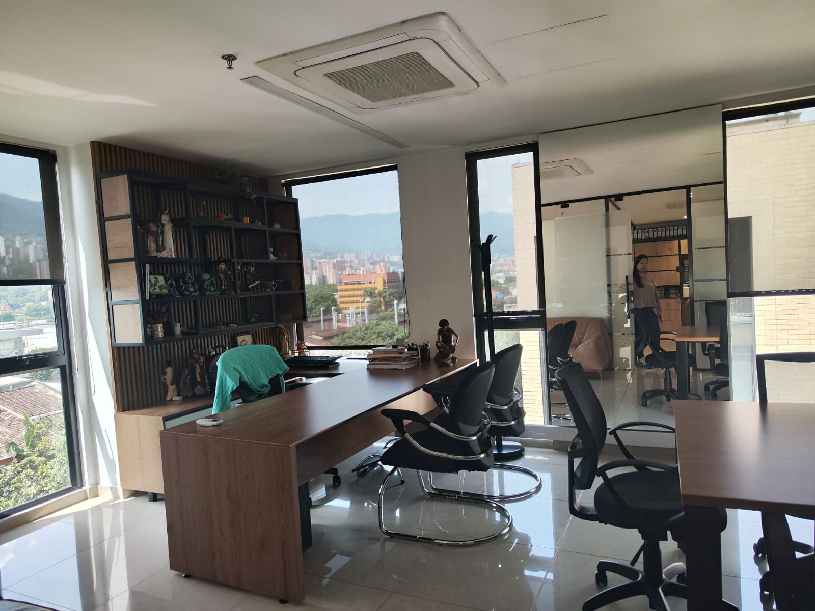 Oficina para  venta en la Aguacatala Medellín