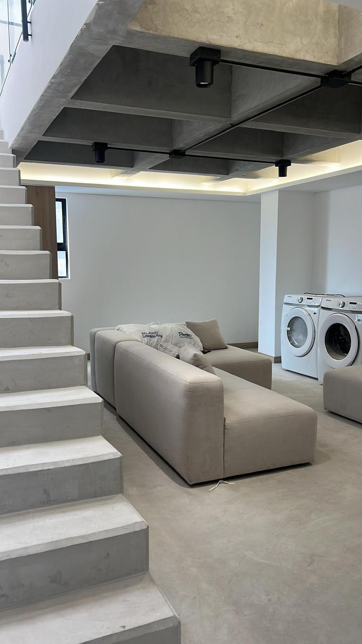 SE VENDE PENT HOUSE EN LAURELES