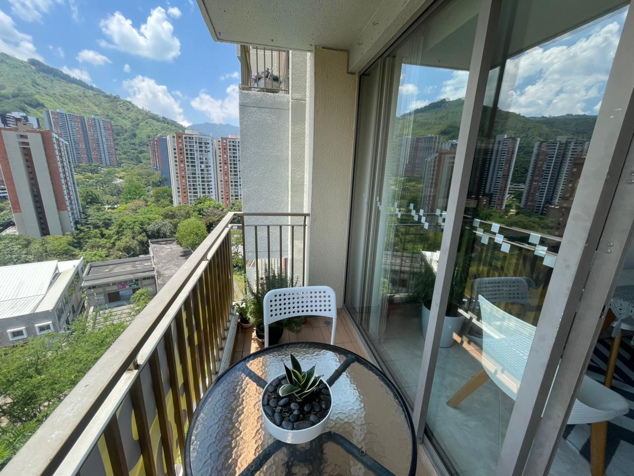 Apartamento en venta en la Loma de los Bernal