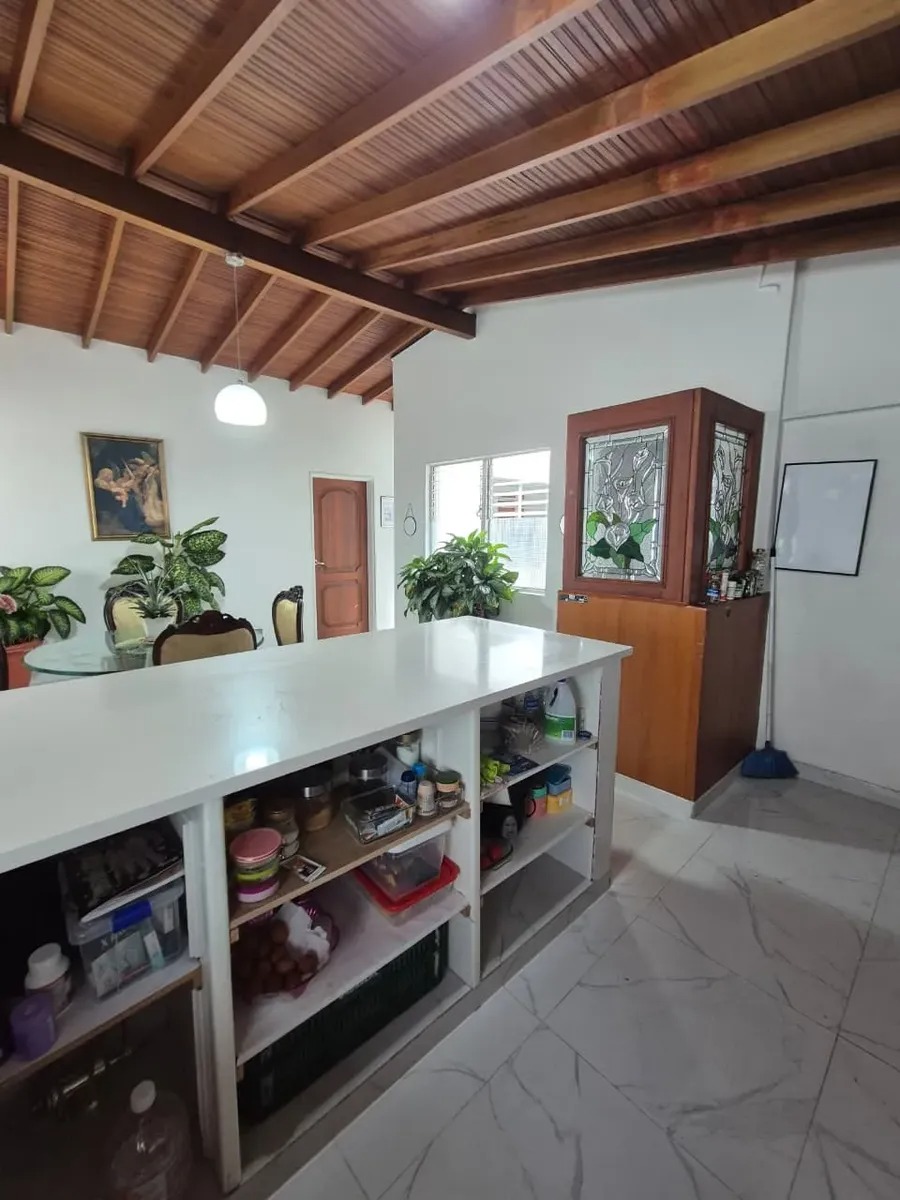 Casa para venta en Medellín laureles 2 piso con parqueadero