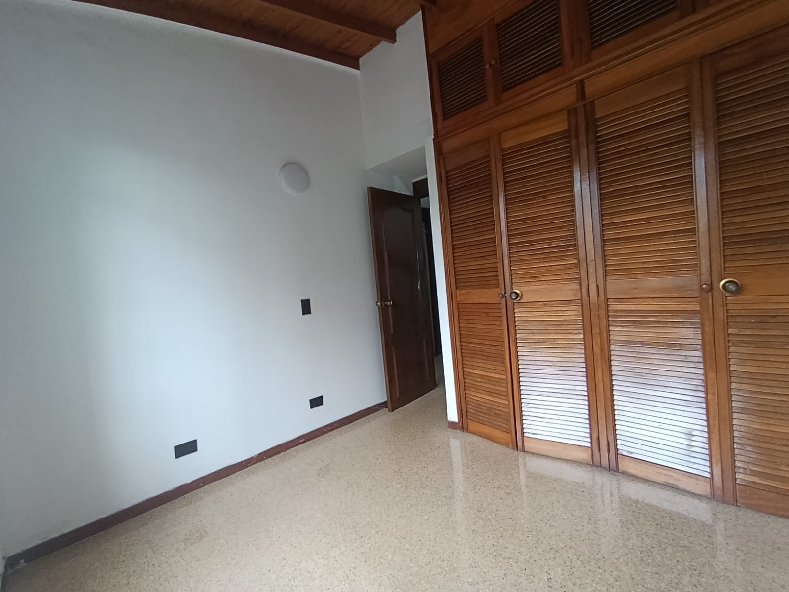 Casa para Arriendo  en Loma de los Bernal Medellín