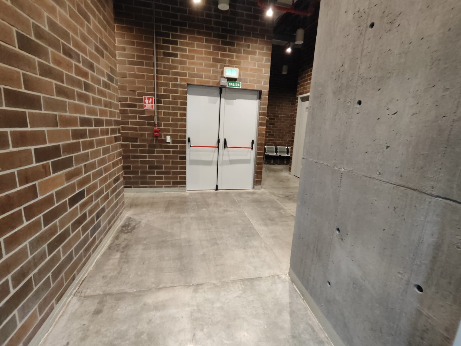 Edificio industrial para venta en sector  la aguacatala   Medellin