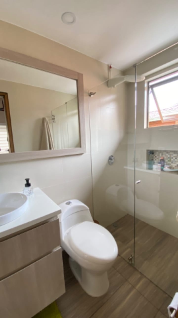 Venta de casa en El Retiro cerca al parque