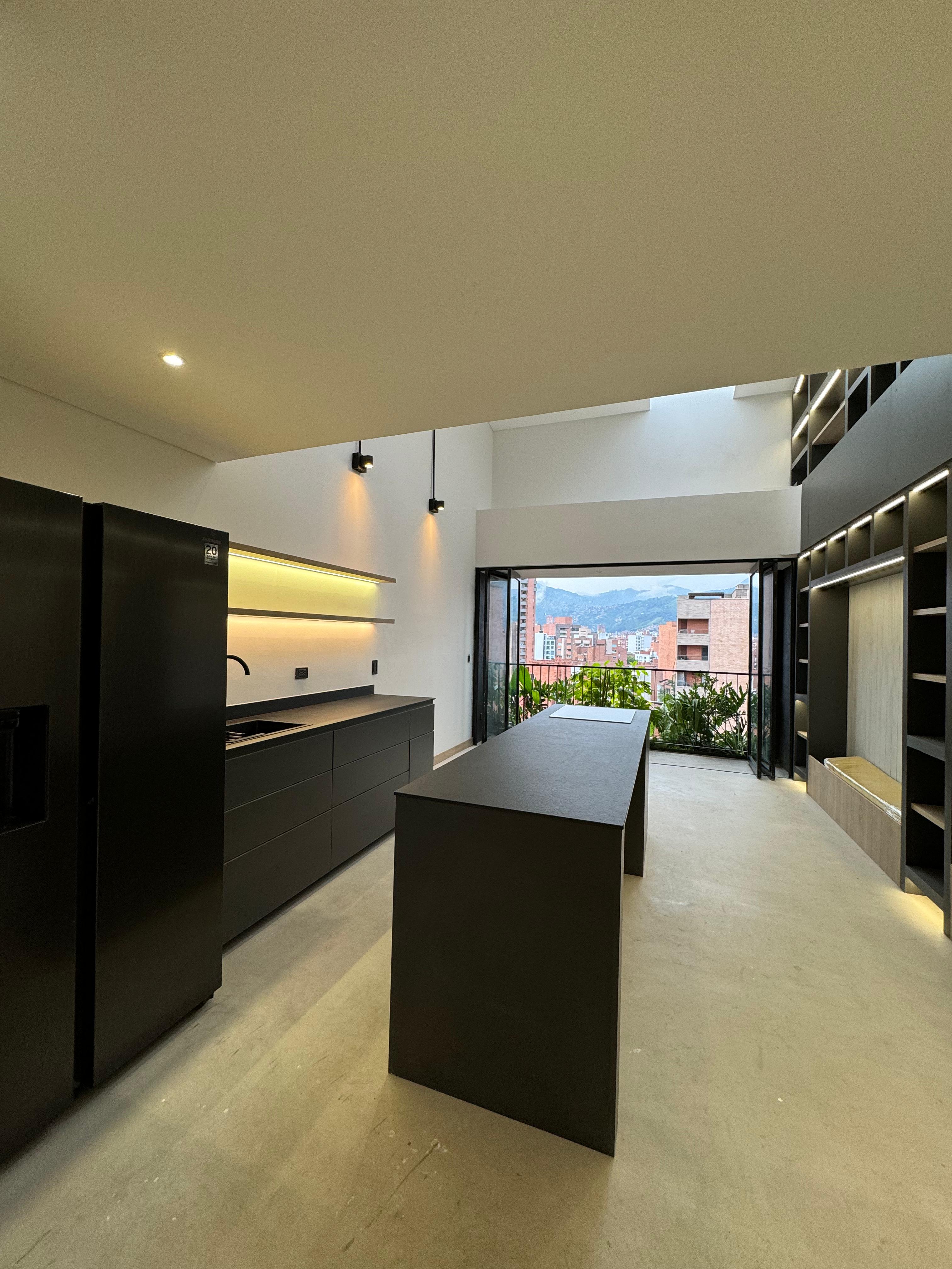 SE VENDE PENT HOUSE EN LAURELES