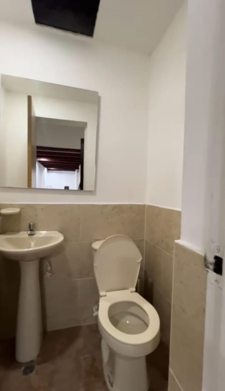 Local en Venta en Medellín la 80