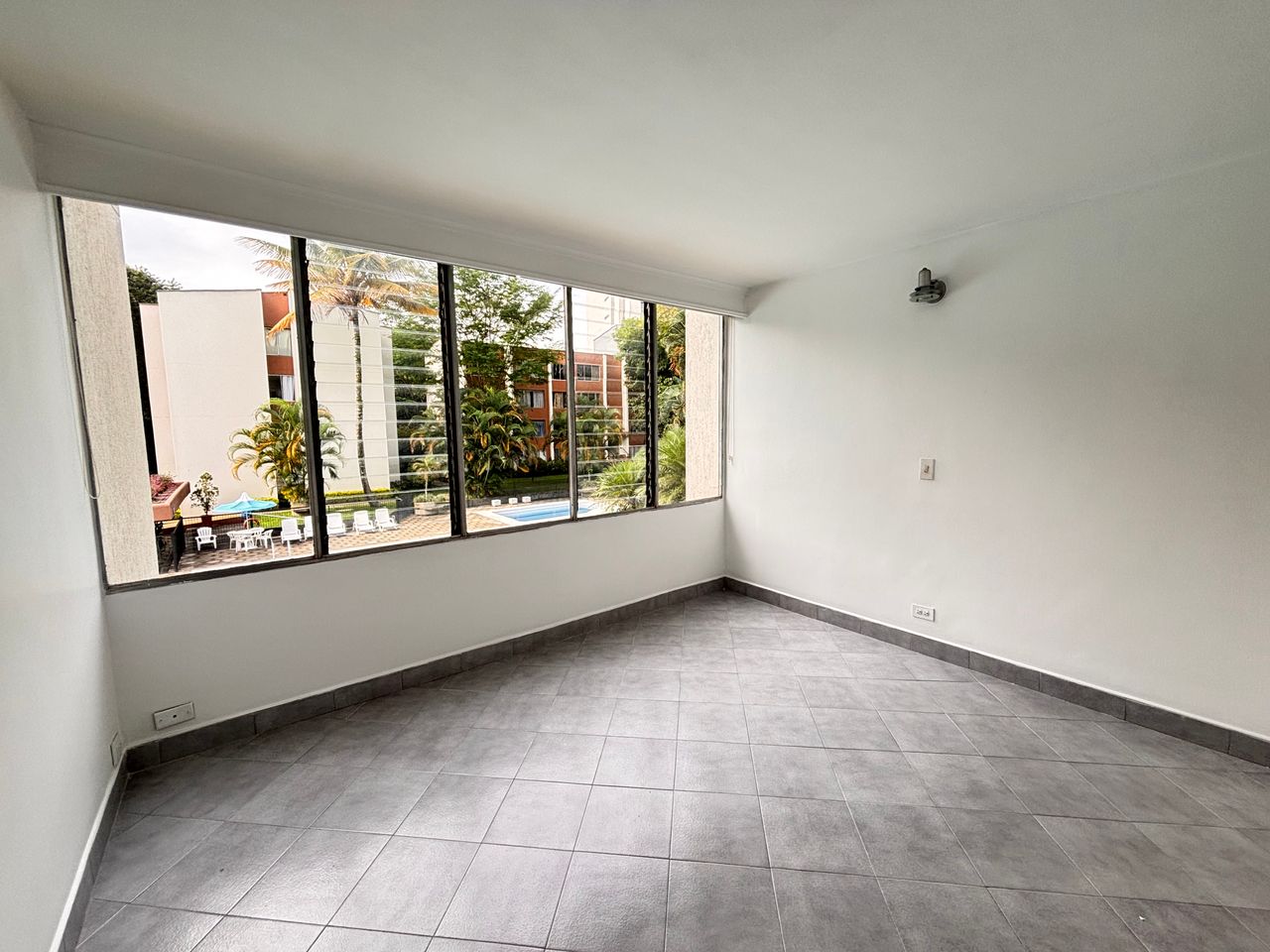 vendo apartamento en Medellín poblado, patio bonito