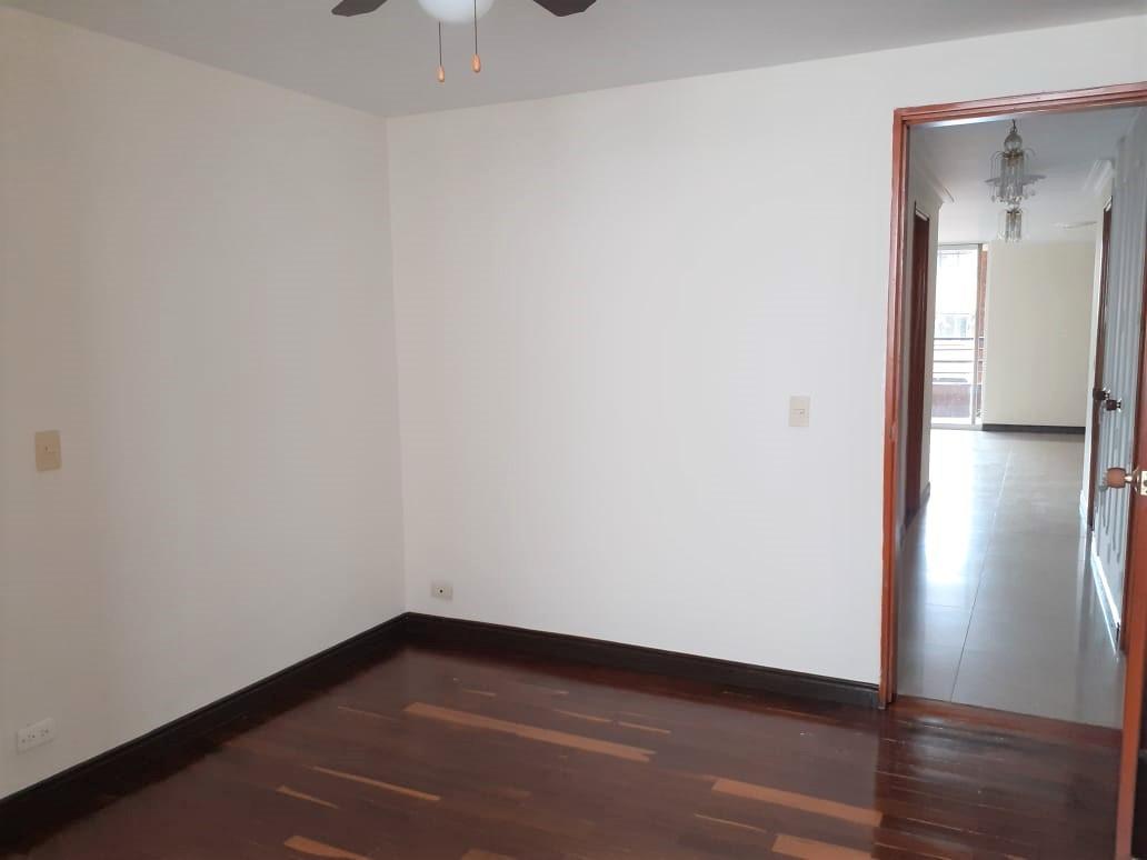 Apartamento para venta en laureles, medellin