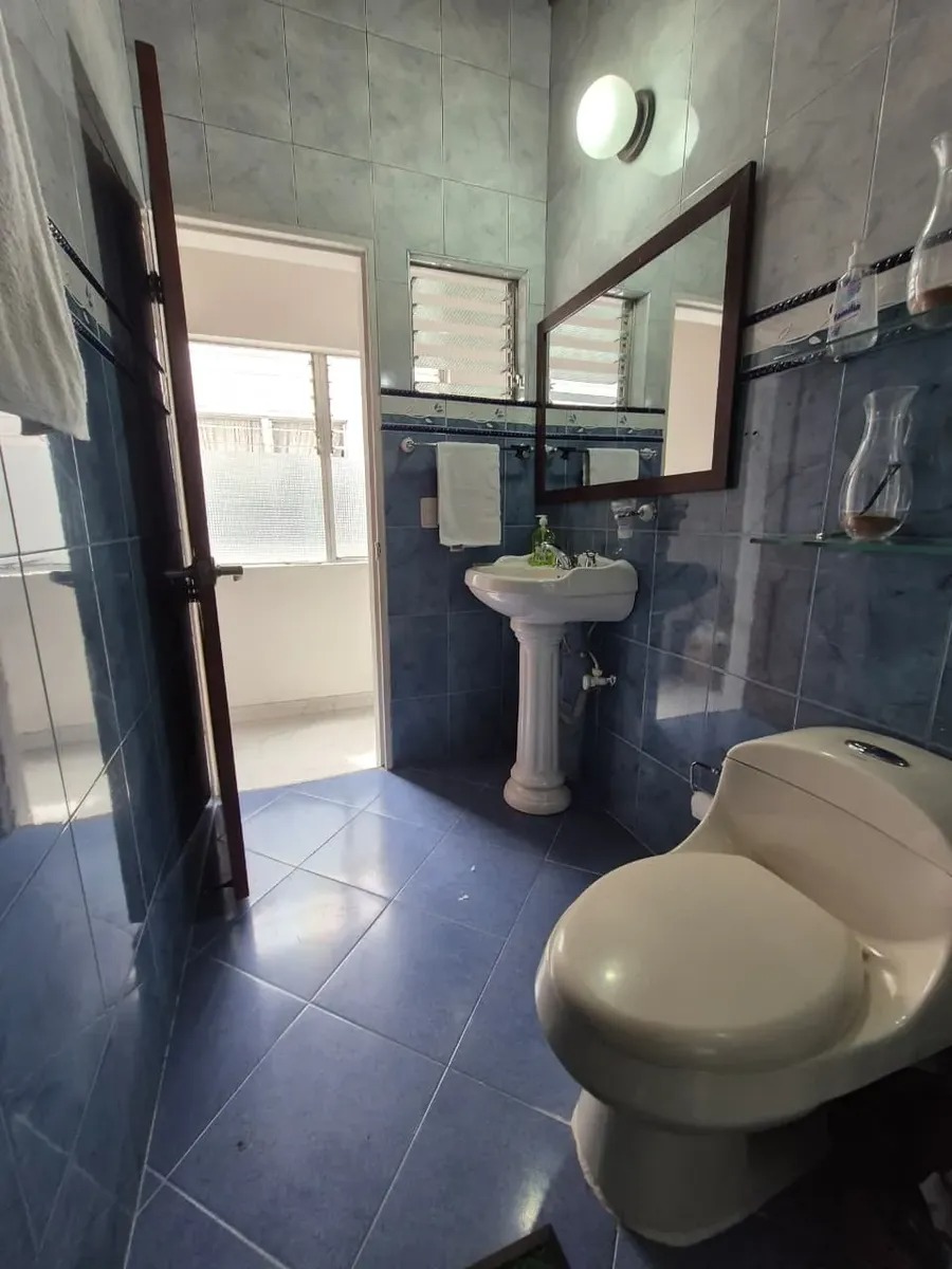 Casa para venta en Medellín laureles 2 piso con parqueadero