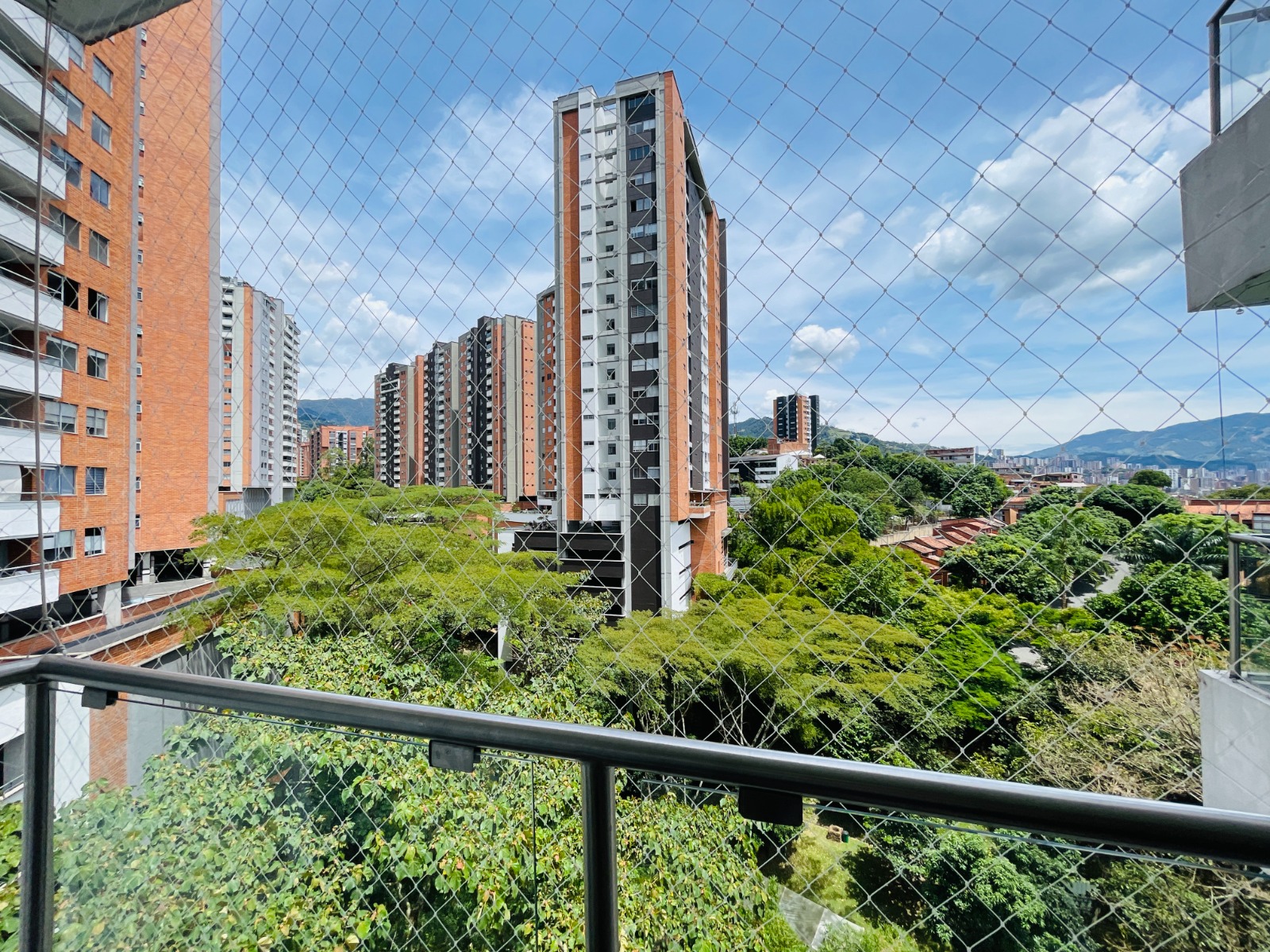Apartamento en venta La Abadía Envigado – 83 m² + 2 parqueaderos