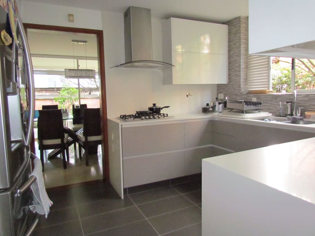 Casa en venta en Envigado loma Benedictinos