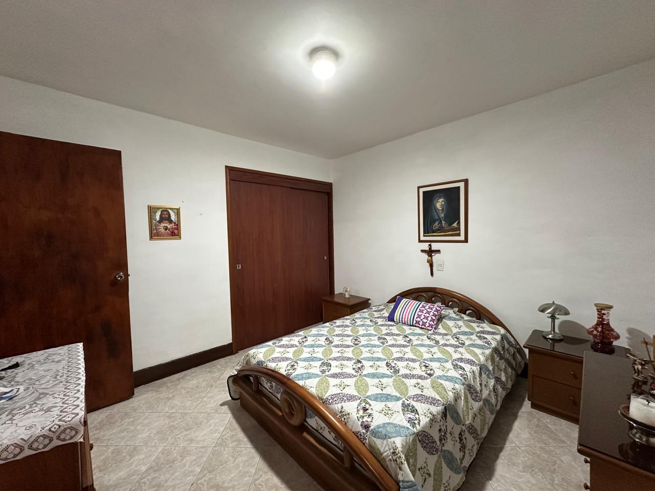Casa Bifamiliar para la Venta en el Barrio: Laureles, Medellín.