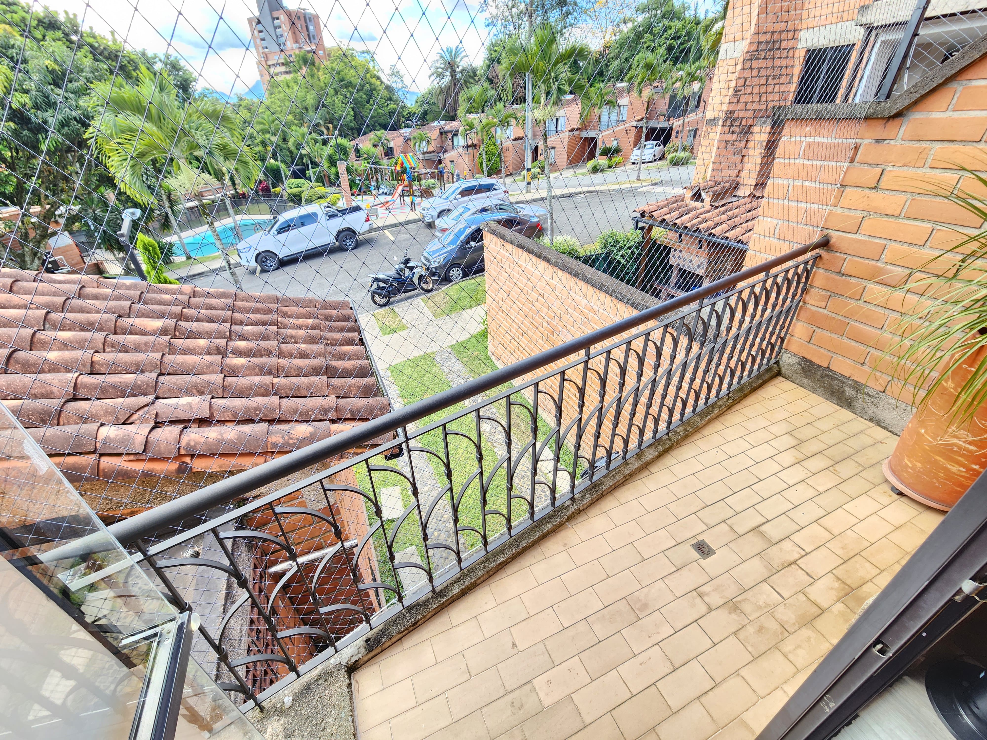 Casa en venta sector loma de las brujas en envigado