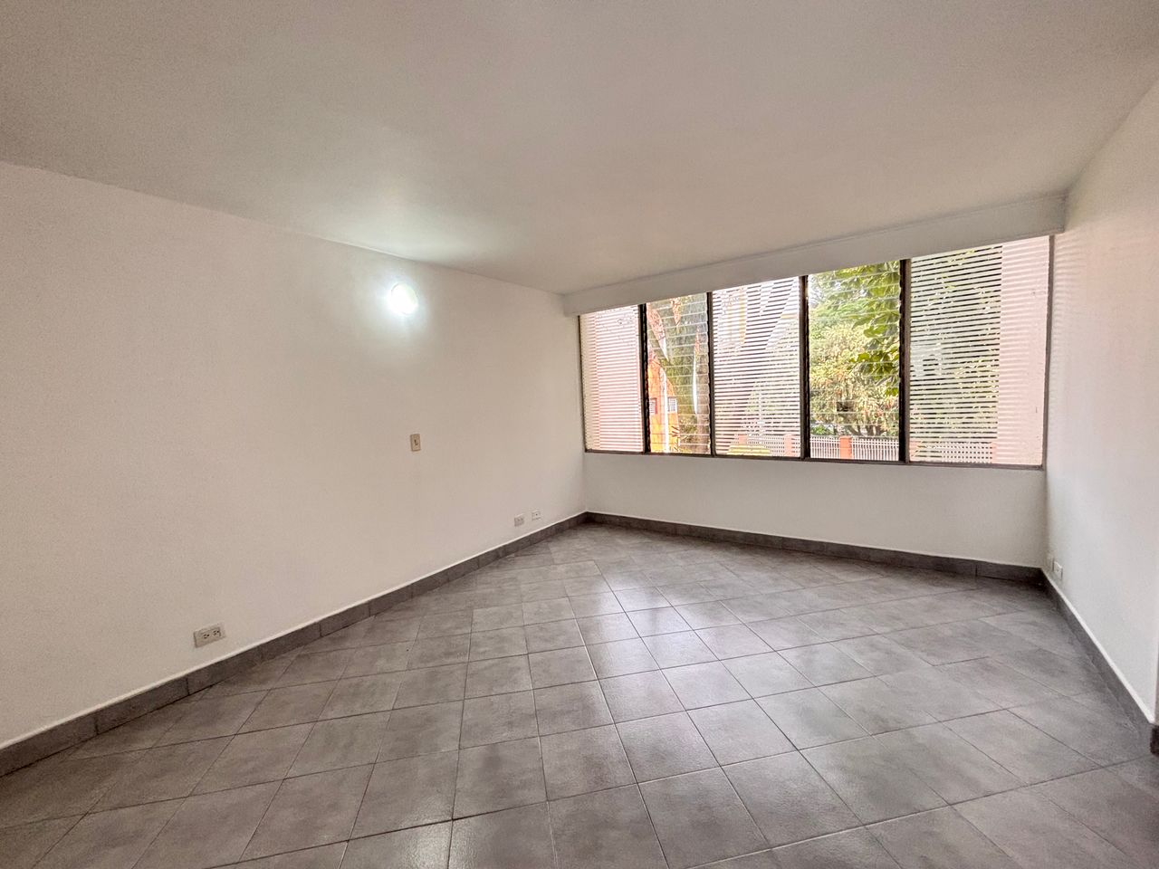 vendo apartamento en Medellín poblado, patio bonito