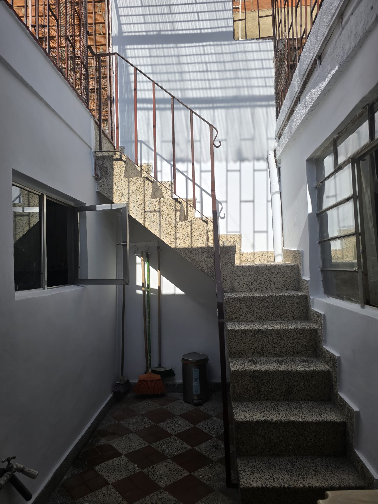 Venta de casa en Manrique central segundo piso con terraza