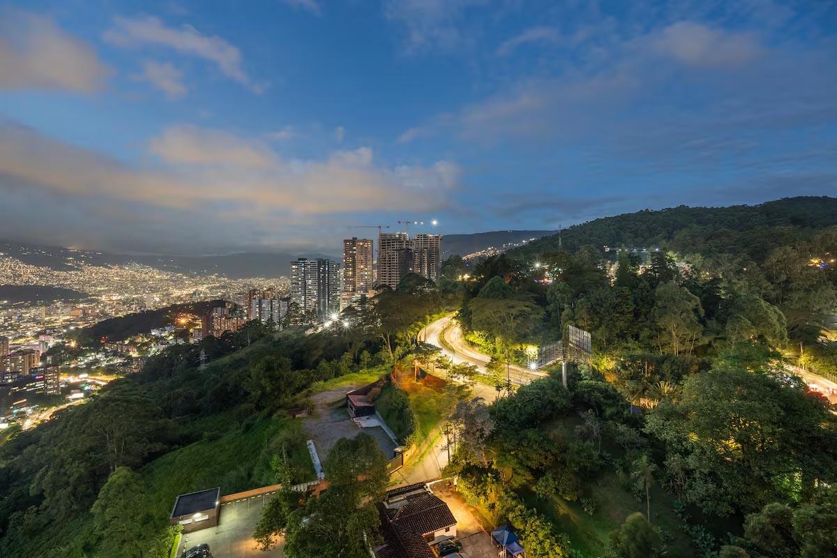 Apartamento en venta  en El Poblado Las Palmas  Medellin