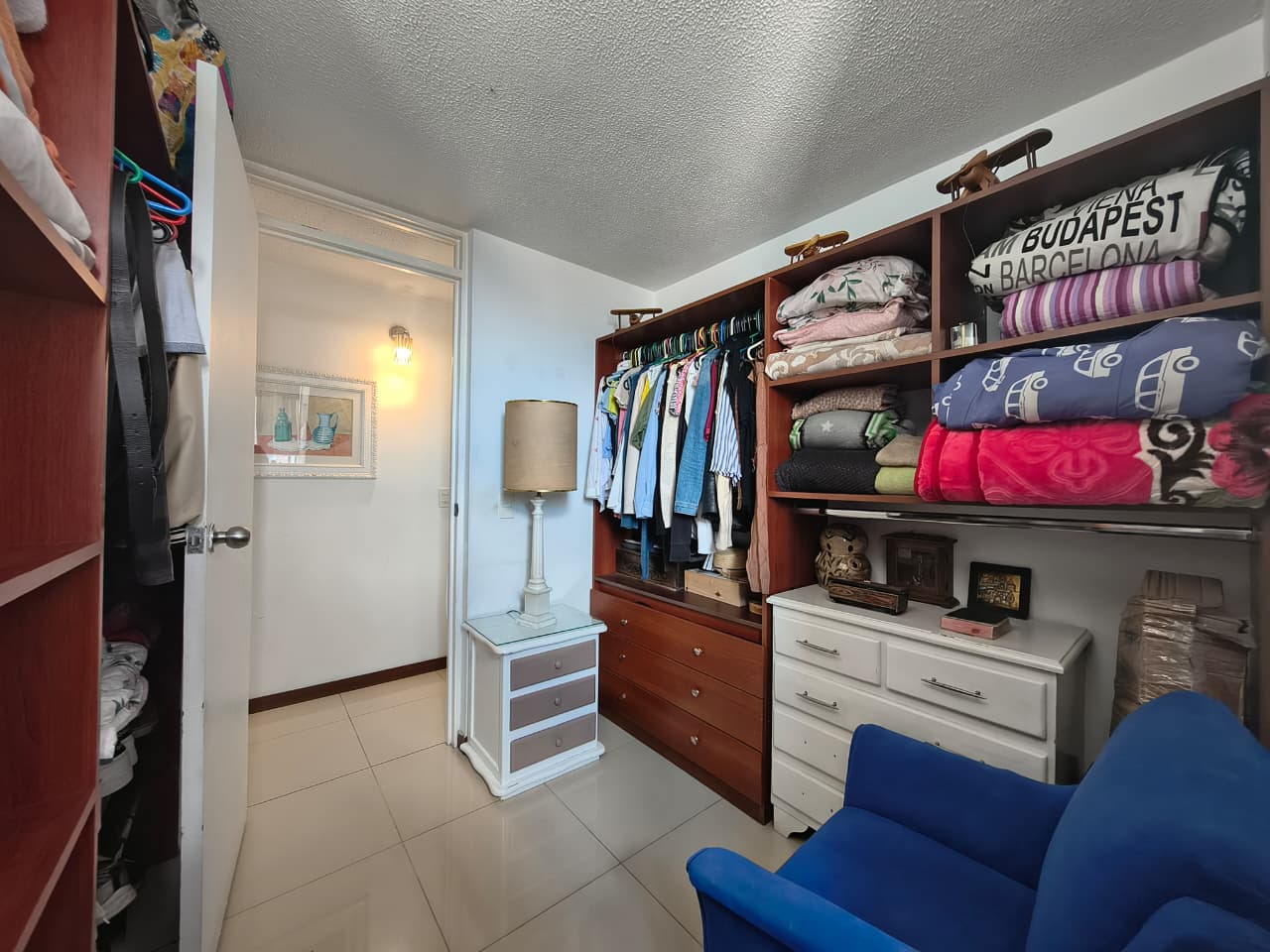 Apartamento para la venta en Loma de los Bernal Medellin