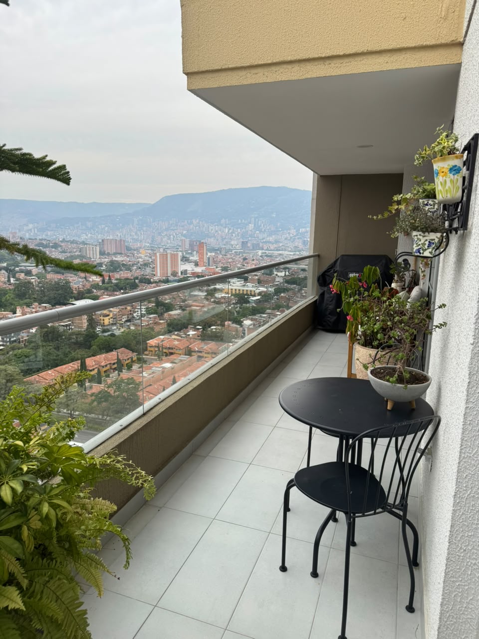 Apartamento en venta Suramérica – 1 habitación + vista
