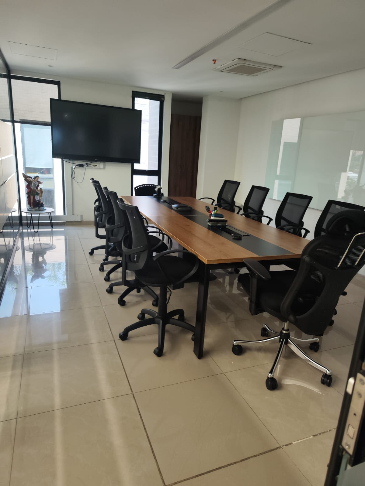 Oficina para  venta en la Aguacatala Medellín