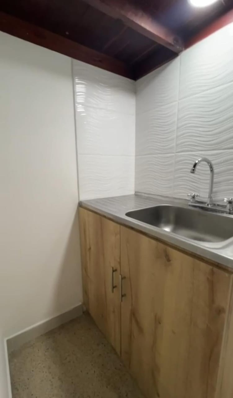 Local en Venta en Medellín la 80