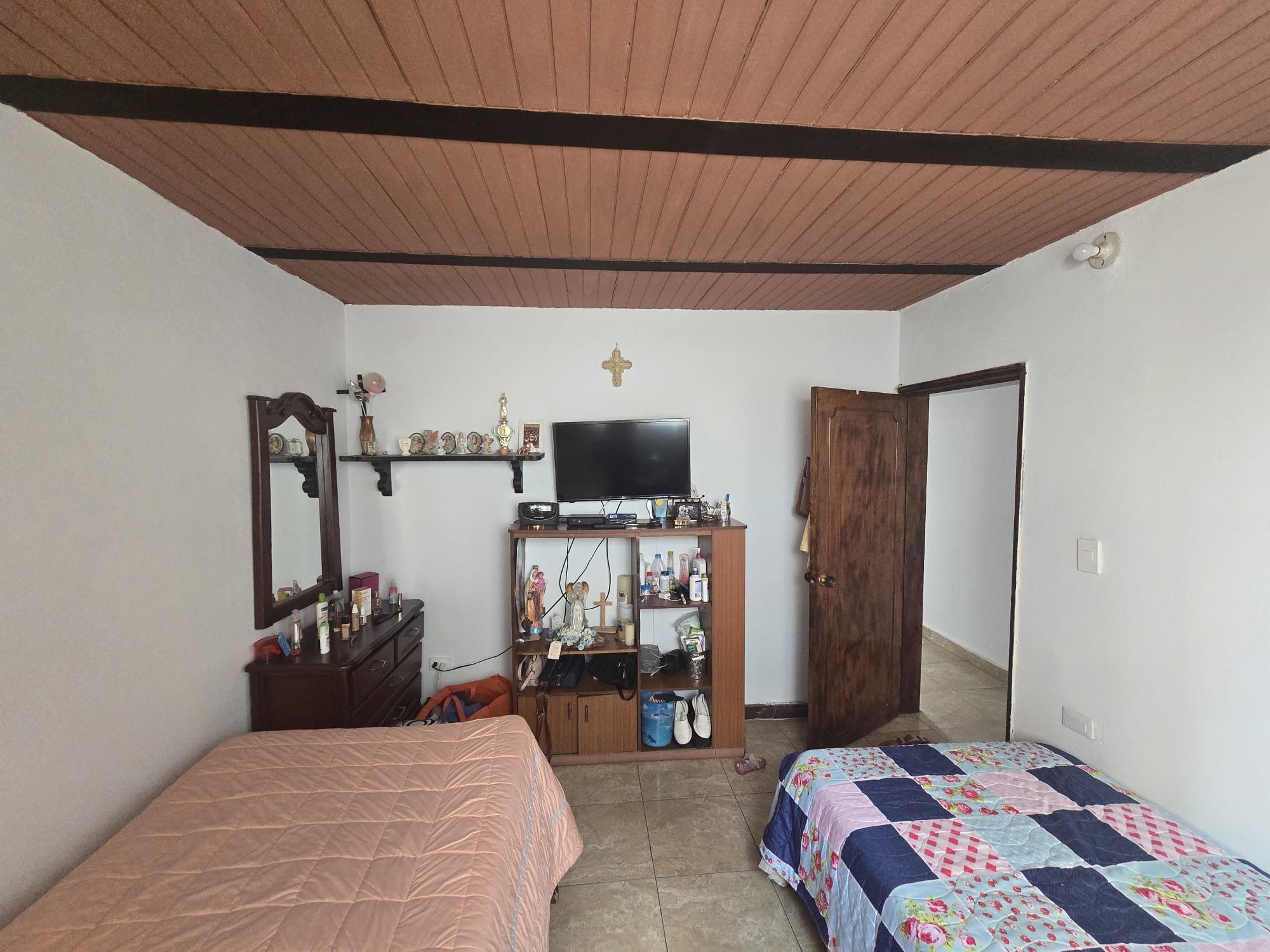 Venta de casa en Manrique central segundo piso con terraza