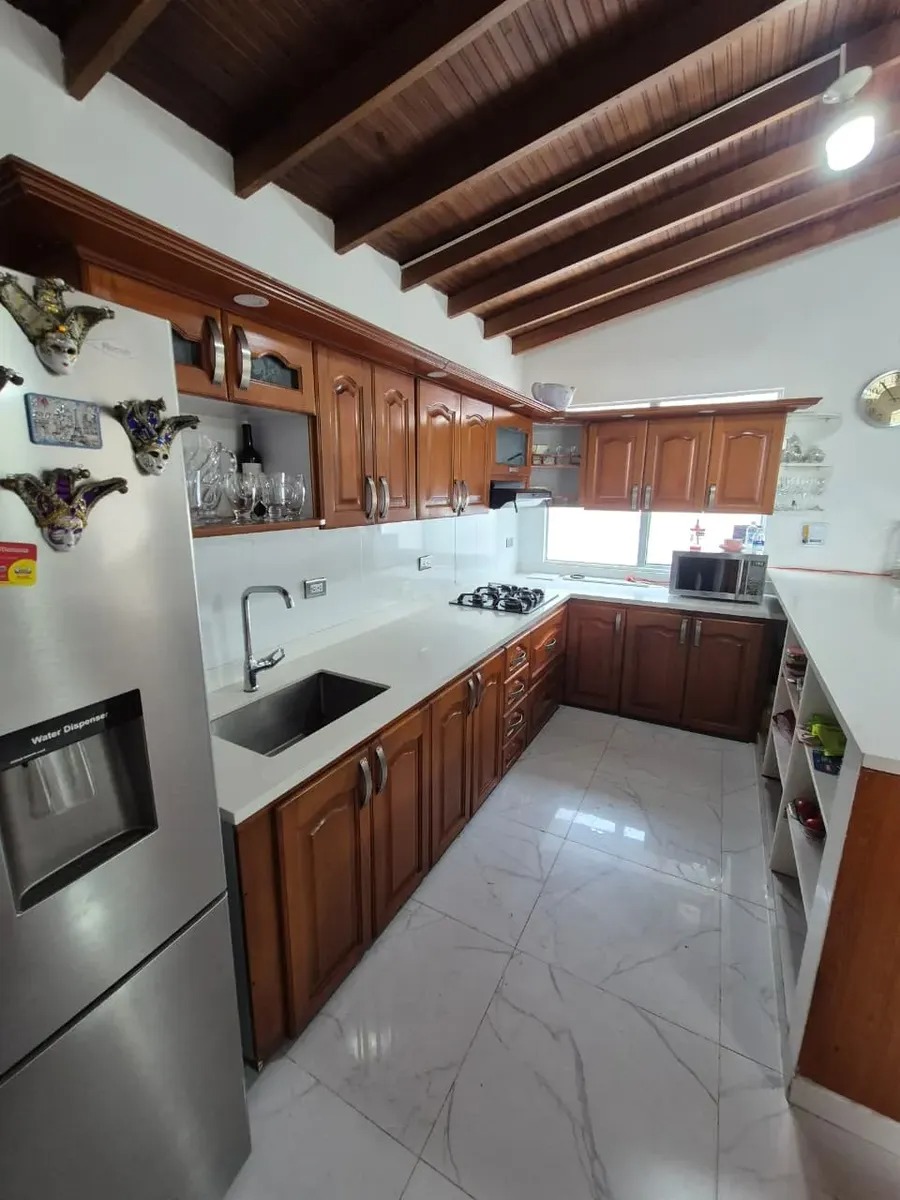 Casa para venta en Medellín laureles 2 piso con parqueadero