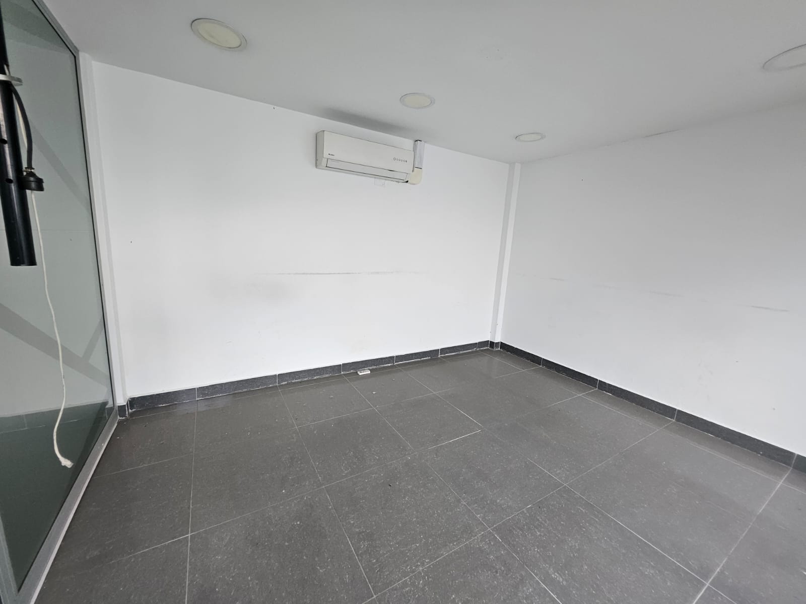 Casa comercial para arriendo en La 80 Floresta