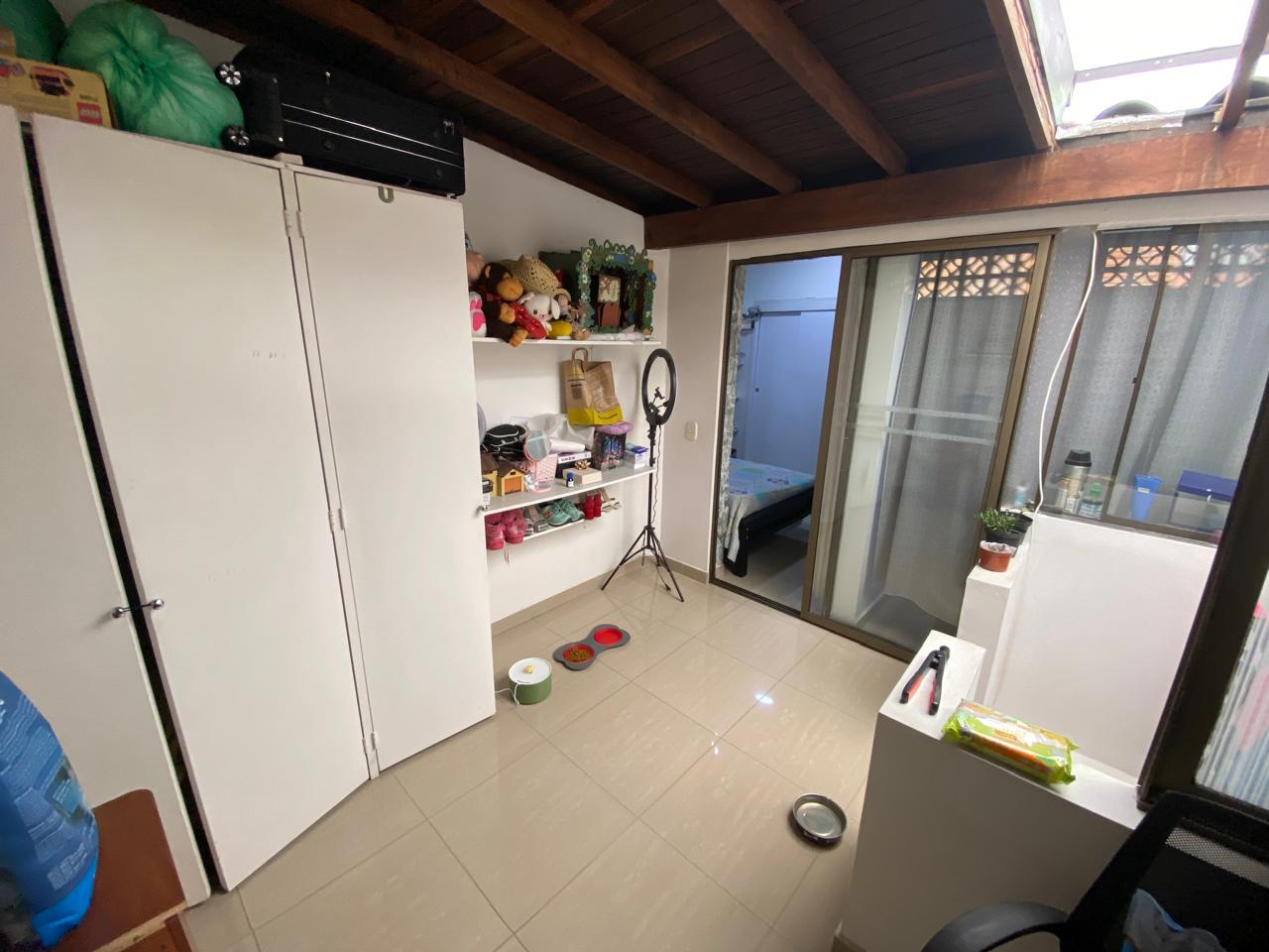 Casa de 2 niveles en venta en Envigado, El Dorado.