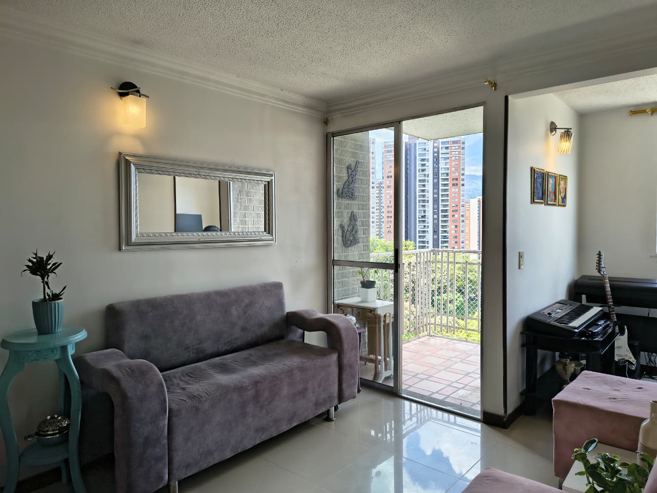Apartamento para la venta en Loma de los Bernal Medellin