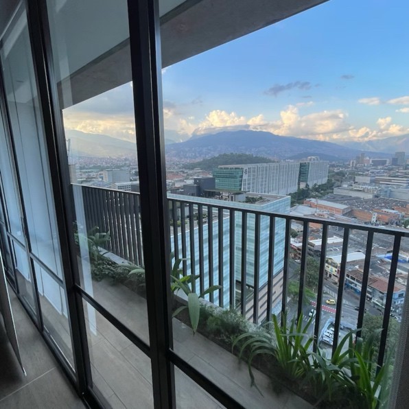 Apartaestudio amoblado para arriendo en Ciudad del Río El Poblado