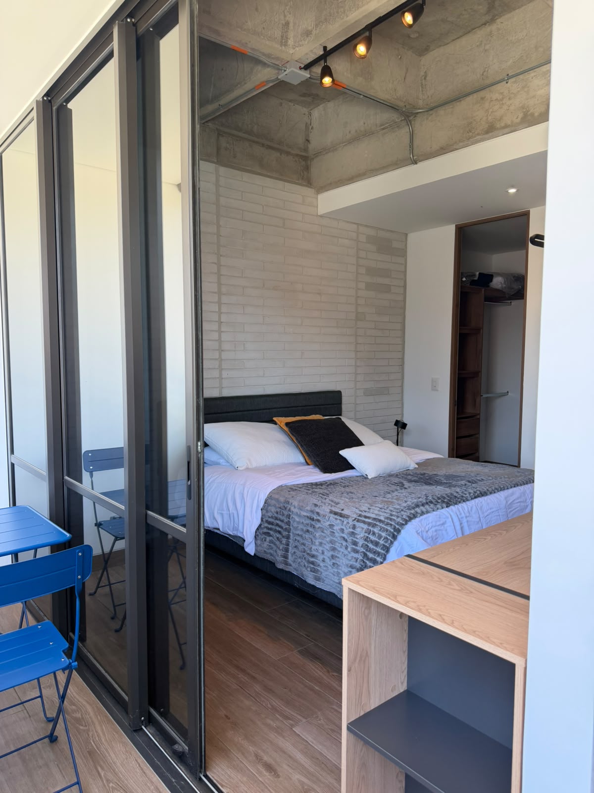 Apartaestudio amoblado para arriendo en Ciudad del Río El Poblado