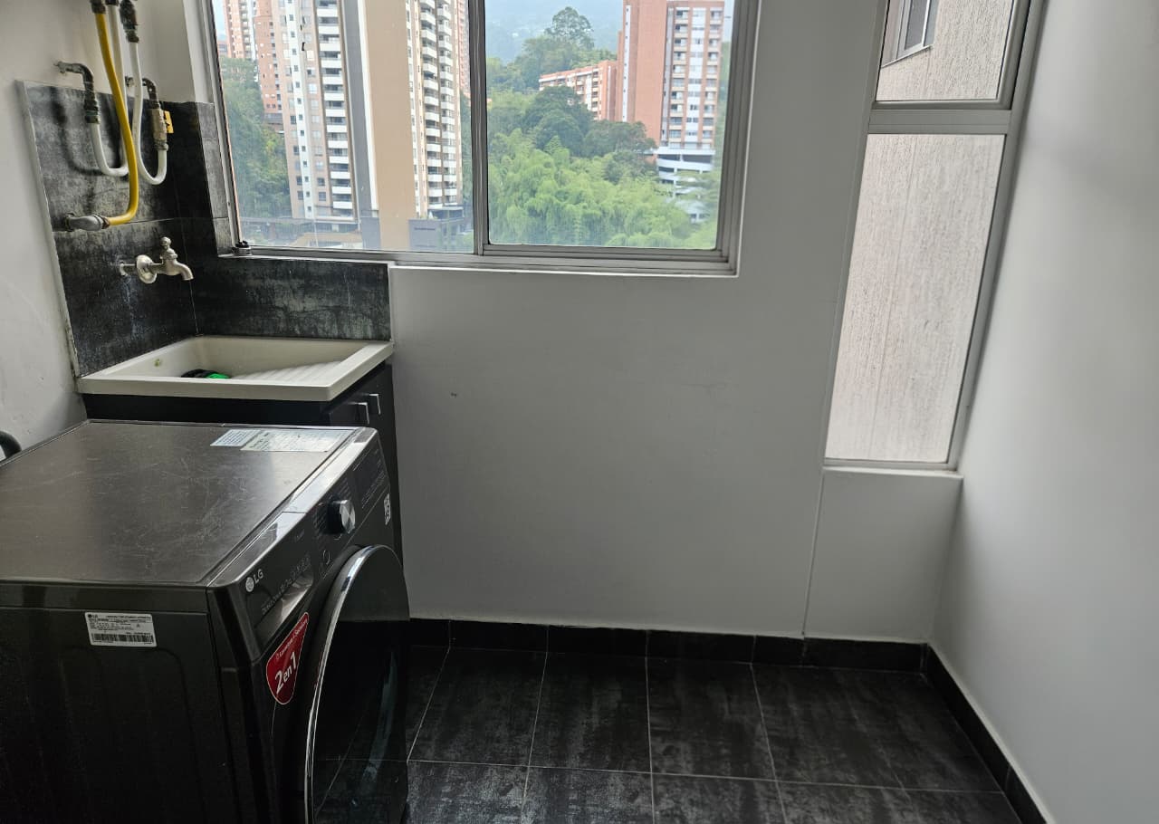 Apartamento amoblado en arriendo en La Loma del Esmeraldal Envigado