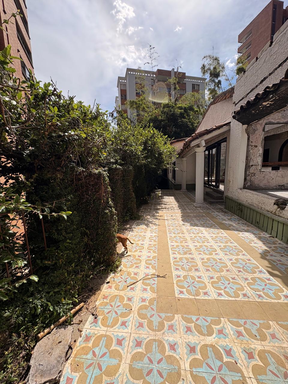 Casa Lote para venta en Poblado  Castropol