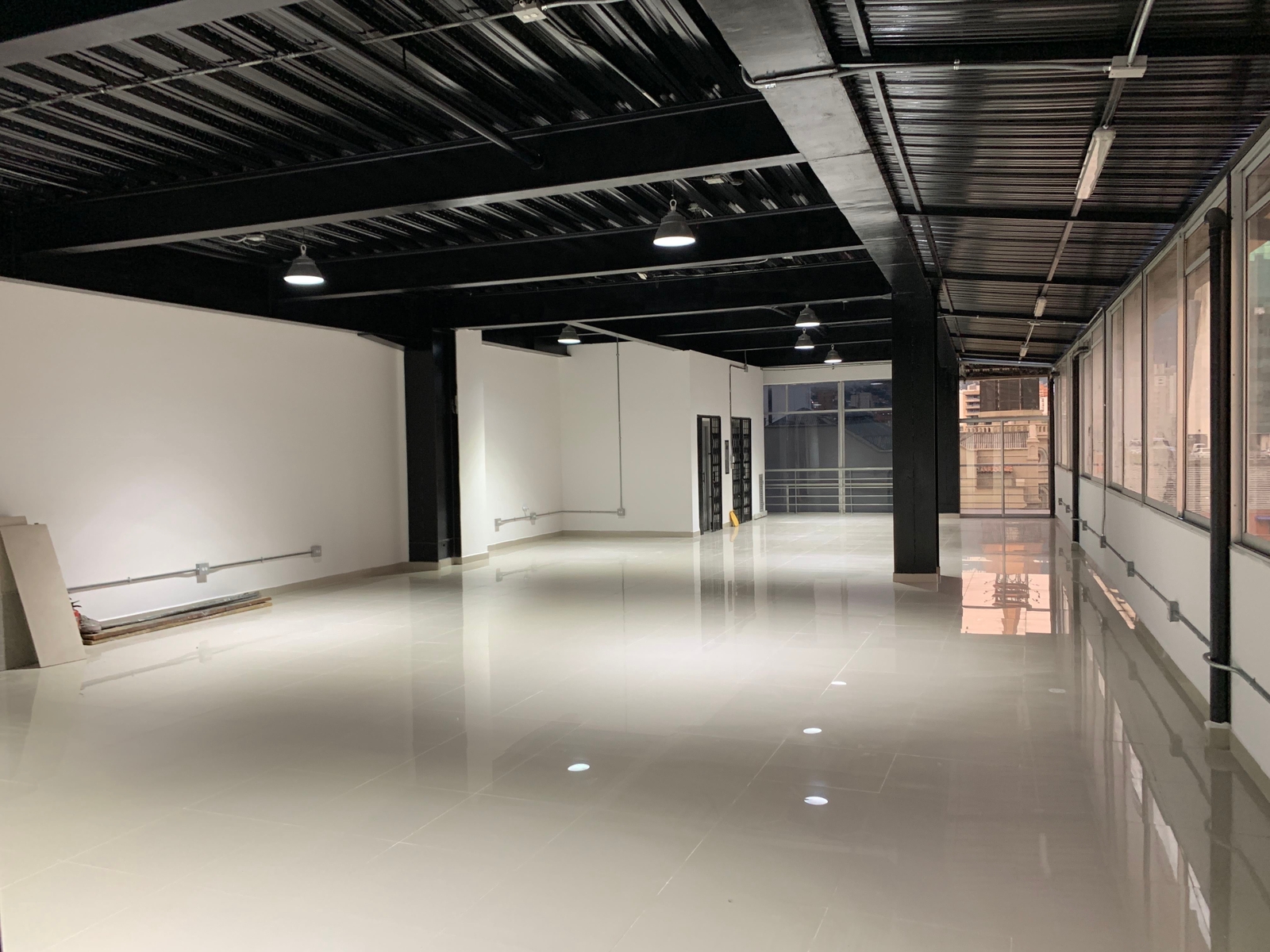 Bodega en venta en el centro de la ciudad - Medellín